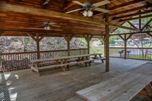 House | 1 bedroom, Internet - Location Hot Tub Privacy Fireplace Common Pool (Gatlinburg)