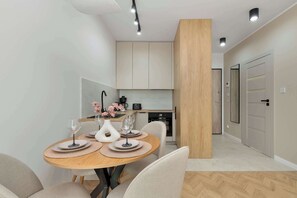 Dining - Stylish Apartment with a Balcony | Gym Access | Parking (Gdańsk)