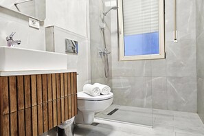 Bathroom - Two Bedroom Apartment With Sea View-021 (Sarandë)