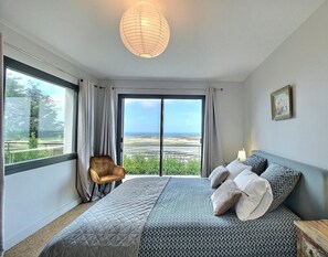 Room - 5★ Holiday home by the sea & GR34 - Côte de Granit Rose: Sept-Îles view. (Trélévern)