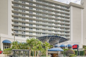 Apartment (0 Bedroom) | Interior - Ocean-view, Beachfront Resort Stay in Sunny Isles! (Sunny Isles Beach)