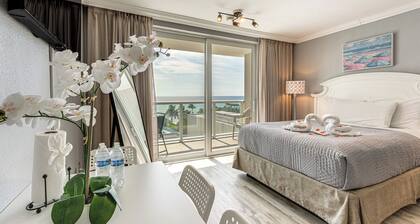 Sunny Isles Beachfront Stay w/ Ocean-view Balcony