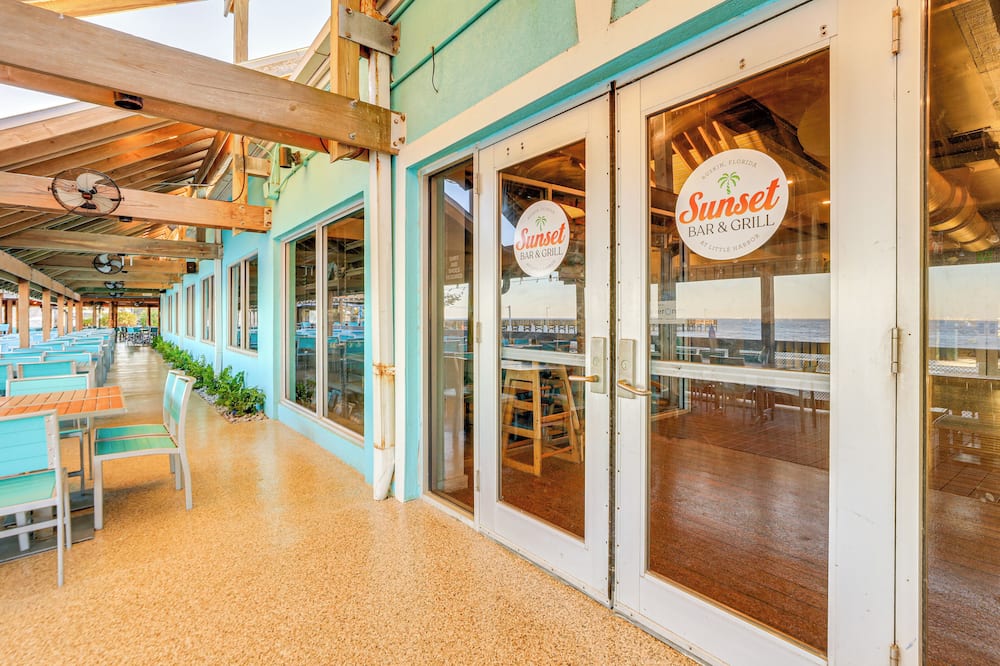 Walk to Beach & Marina! Ruskin Resort Retreat - Shell Key, FL