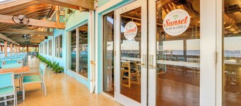 Walk to Beach & Marina! Ruskin Resort Retreat