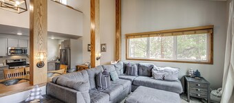 Ski-in/ski-out! Modern Mountainside Stay in Granby