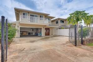 A two-story house with a garage, a fenced yard, and a palm tree. - Walk to Sand! Ewa Beach Group Retreat (Ewa Beach)