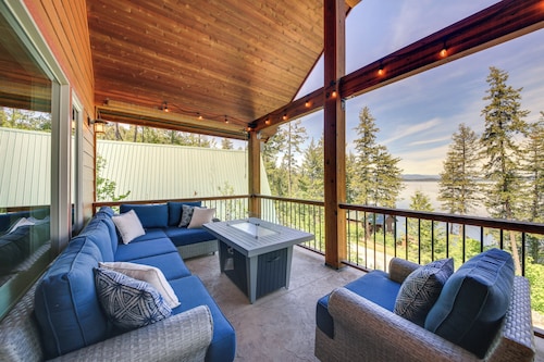 Lake Access + Water Views: Bottle Bay Family Home!