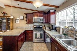 Interior - Wfh-friendly Retreat w/ Office Near Silicon Valley (Hayward)