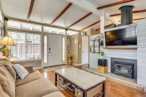 Interior - Wfh-friendly Retreat w/ Office Near Silicon Valley (Hayward)