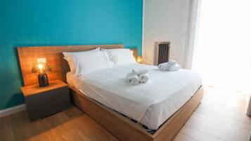 Luxury Double Room, Balcony | In-room safe, laptop workspace, free WiFi