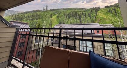 Slopeside Telluride Studio: Balcony Views of Chair 7 & Walk to Town
