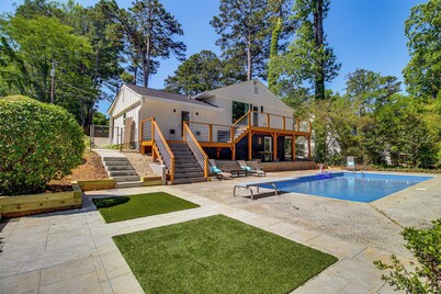 2 Mi to Truist Park! Modern Gem w/ Pool & Fire Pit