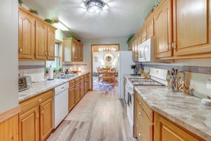 House (3 Bedrooms) | Interior - 40-acre Waterfront Retreat on the White River! (Hesperia)