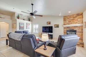 Interior - Kingman Retreat w/ Mtn View, Putting Green & Games (Kingman)