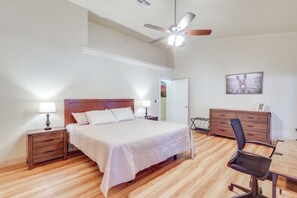 Interior - Kingman Retreat w/ Mtn View, Putting Green & Games (Kingman)