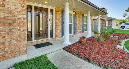 Spacious Family Home 2 Mi to Lake Pontchartrain!