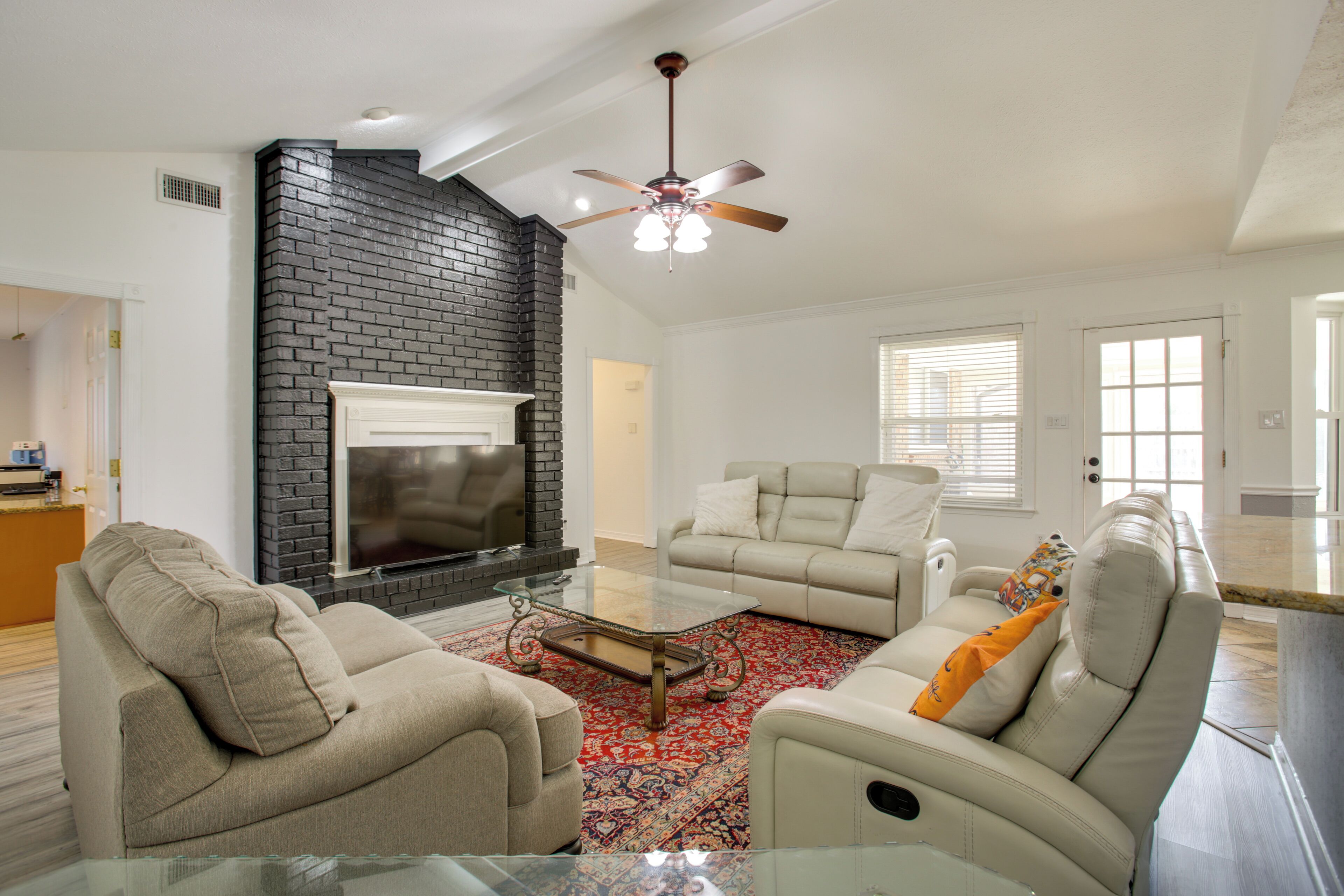 House (5 Bedrooms) | Interior
