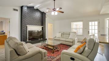 House (5 Bedrooms) | Interior