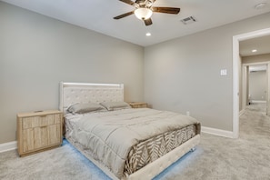 Apartment (2 Bedrooms) | Interior - Gateway to New Orleans! Modern Condo w/ Pool (Kenner)