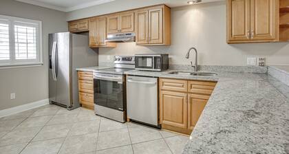 Gateway to New Orleans! Modern Condo w/ Pool