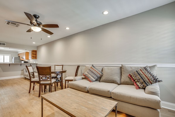 Apartment (2 Bedrooms) | Front of property - Gateway to New Orleans! Modern Condo w/ Pool (Kenner)