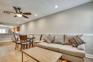 Apartment (2 Bedrooms) | Front of property