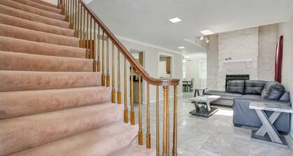 2 Mi to Lake! Townhome w/ Pool Access in Kenner