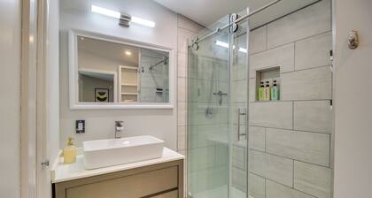 3 Mi to The Battery! Home w/ Spacious Backyard