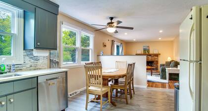Private Hot Tub, Yard & Games Galore: Plymouth Gem