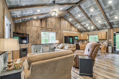 Sunset Climb & Hike: Red River Gorge Cabin w/ Deck