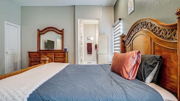 House (5 Bedrooms) | Interior