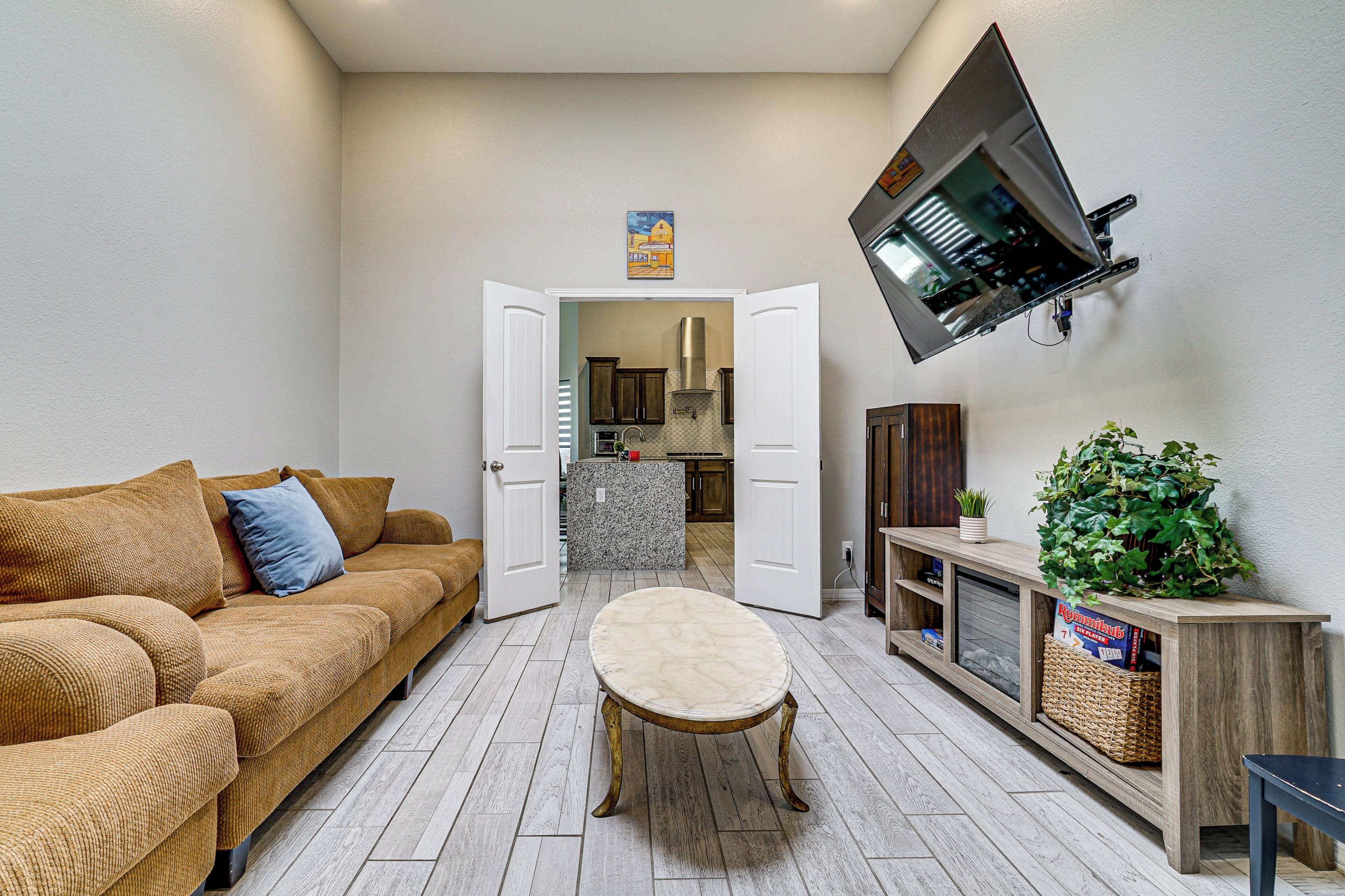 House (5 Bedrooms) | Interior