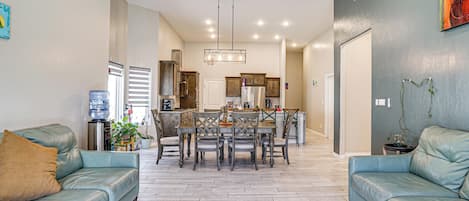 House (5 Bedrooms) | Interior