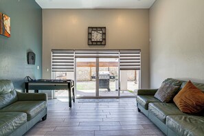 House (5 Bedrooms) | Interior