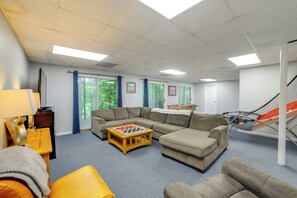 Interior - Waterfront Group Getaway Near Land Btwn the Lakes (Cadiz)
