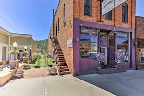 Apartment (4 Bedrooms) | Front of property - Black Hills Basecamp: 2 Historic Dtwn Custer Apts (Custer)