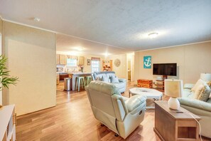 House (3 Bedrooms) | Interior - Private Dock! Beautiful Neely Henry Lake Retreat! (Ashville)