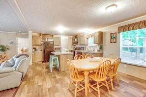 House (3 Bedrooms) | Interior