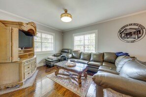 House (3 Bedrooms) | Front of property - Quiet Home, Near I-49, Downtown, and 2 Hospitals (Alexandria)