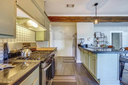 Quiet Home, Near I-49, Downtown, and 2 Hospitals