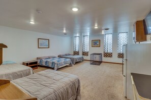 Apartment (3 Bedrooms) | Interior - 7 Mi to Lake Cochrane: Quaint Gary Getaway! (Gary)