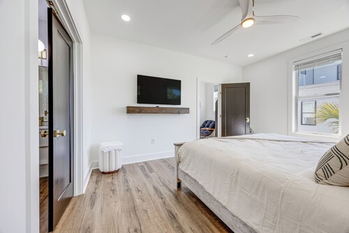 Coastal Escape Near 4 Beaches in Pawleys Island!