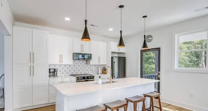Coastal Escape Near 4 Beaches in Pawleys Island!
