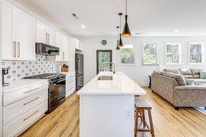 House (3 Bedrooms) | Interior