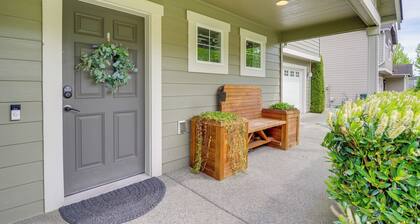 Walk to Trails & Golf: Sedro-woolley Retreat!