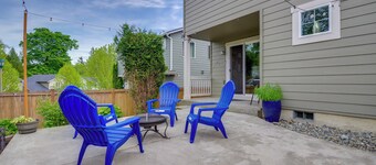 Walk to Trails & Golf: Sedro-woolley Retreat!