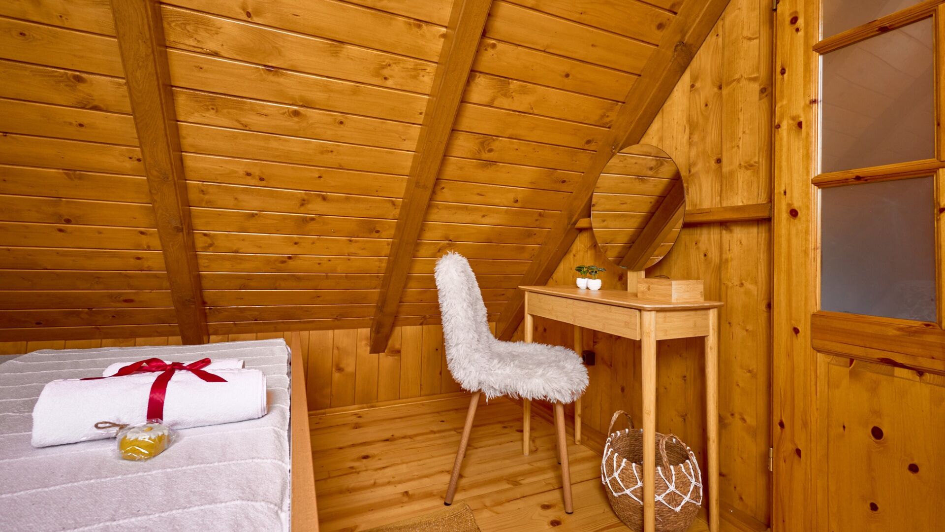 2 bedrooms, iron/ironing board, WiFi (free), bed sheets