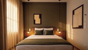 A modern bedroom with a large bed, two bedside lamps, a framed artwork on the wall, and a window with curtains. - Habyt Vienna (Vienna)