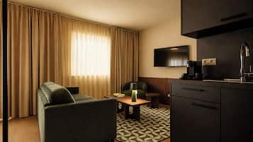 Superior-Apartment | Minibar, Zimmersafe, Schreibtisch, laptopgeeigneter Arbeitsplatz