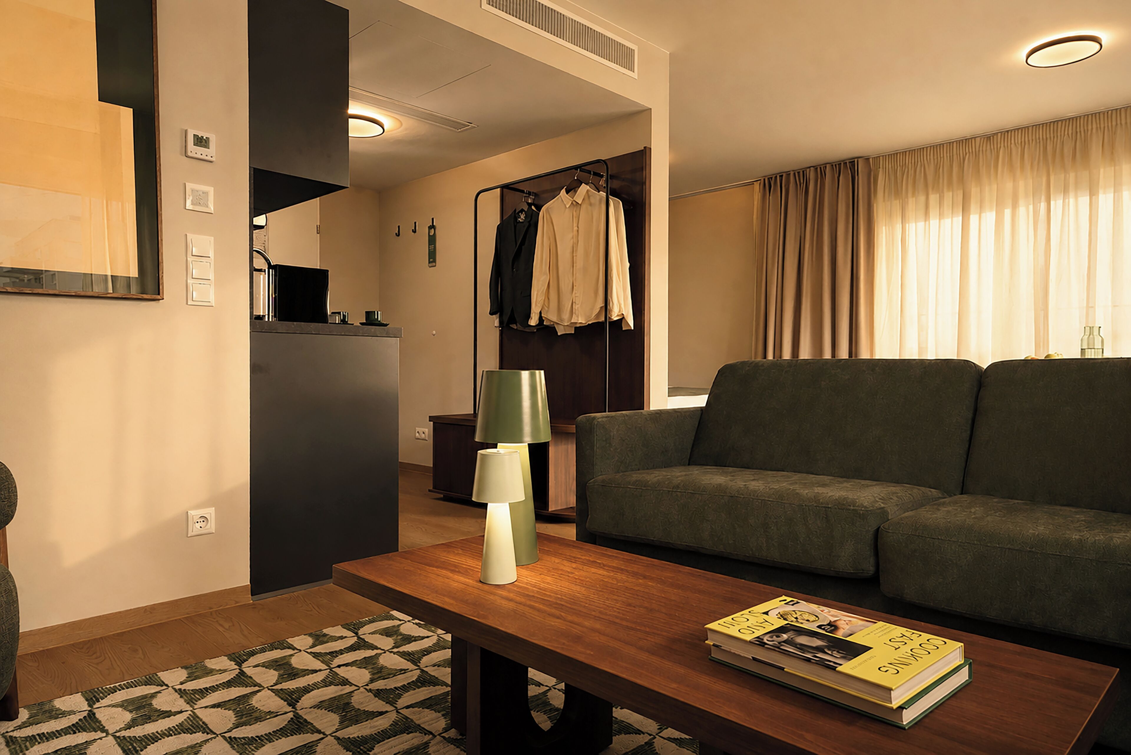 Superior-Apartment | Minibar, Zimmersafe, Schreibtisch, laptopgeeigneter Arbeitsplatz